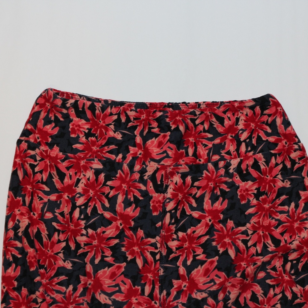FREE with Bundle Lularoe Black and Red Floral Print Leggings - Picture 5 of 5
